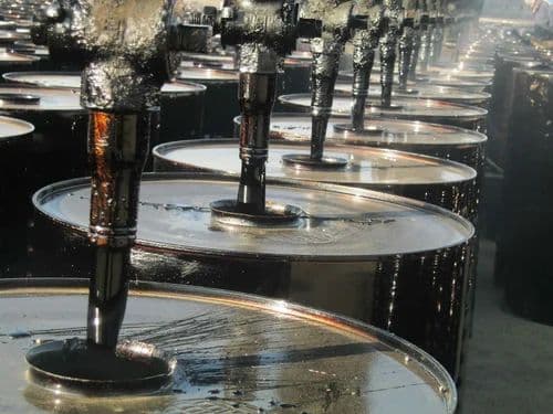 Bitumen drums with pour spouts